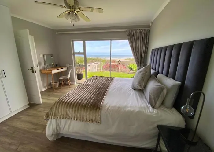 Cozy Coastal Retreat