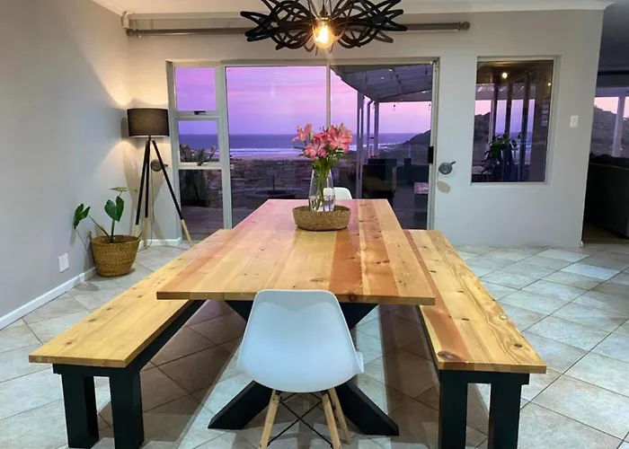 Cozy Coastal Retreat